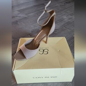 Cosy Isaland Women's Tan Heels